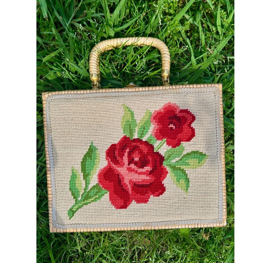 Saks Fifth Avenue rare vintage Box Bag Womens Tan Wicker Needlepoint Rose purse